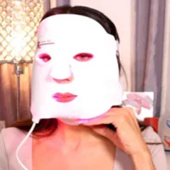 RajaniMD LED Mask - Picture 3 of 8